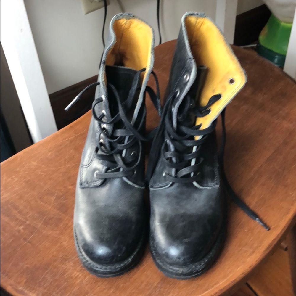 Combat boots